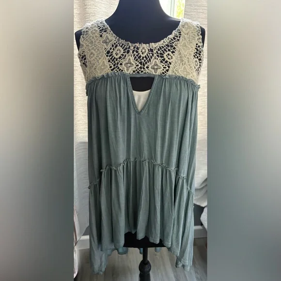 POL Lace Embroidered Tunic, hi-low - Picture 1 of 4